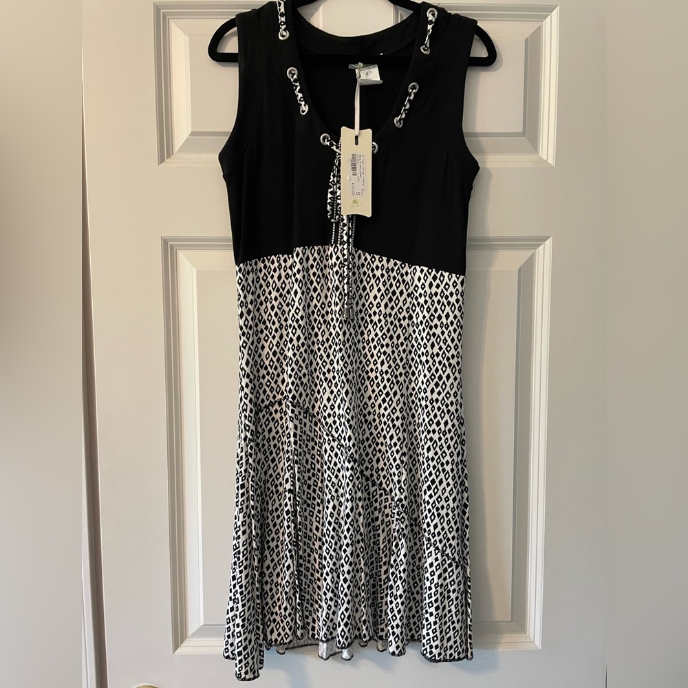 Black and white patterned mini dress